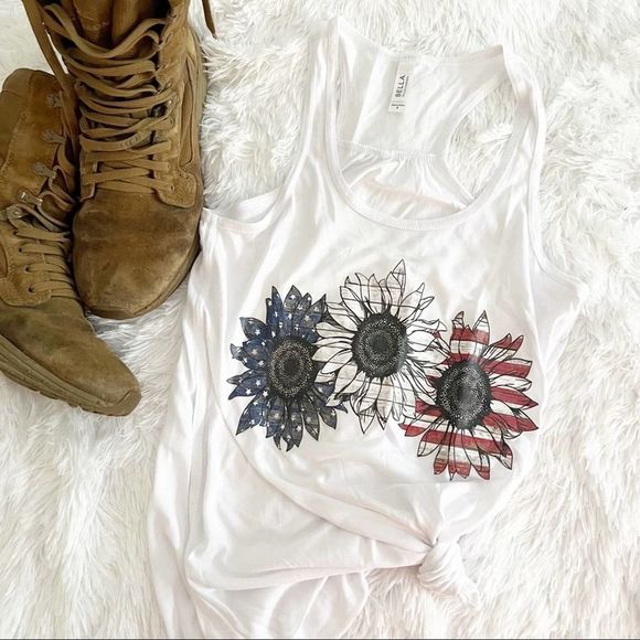 Red, White, & Blue Pallet Daisy Racerback Tank, Sz Small - Picture 1 of 8